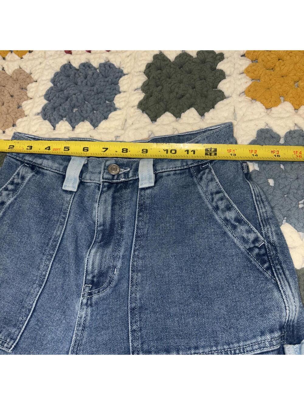 PacSun Highrise Carpenter Woman’s size 27 Denim Cargo Pants with Light Pockets - Picture 7 of 8